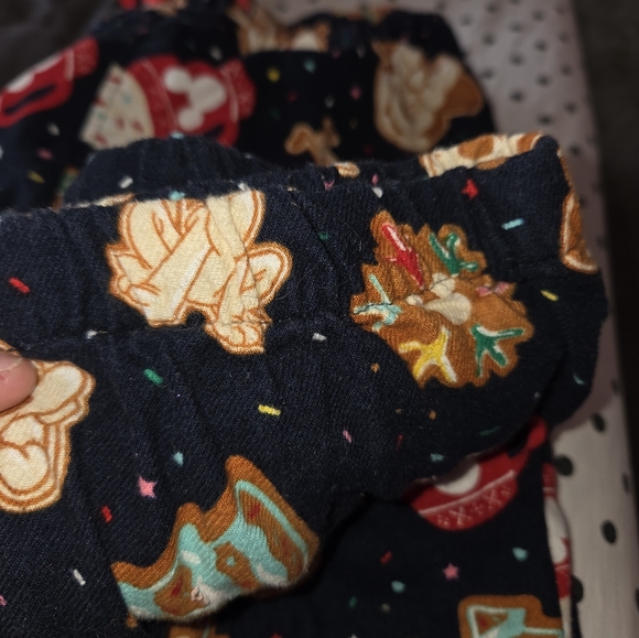 Old Navy Disney Holiday Pajama Pants - Picture 4 of 4